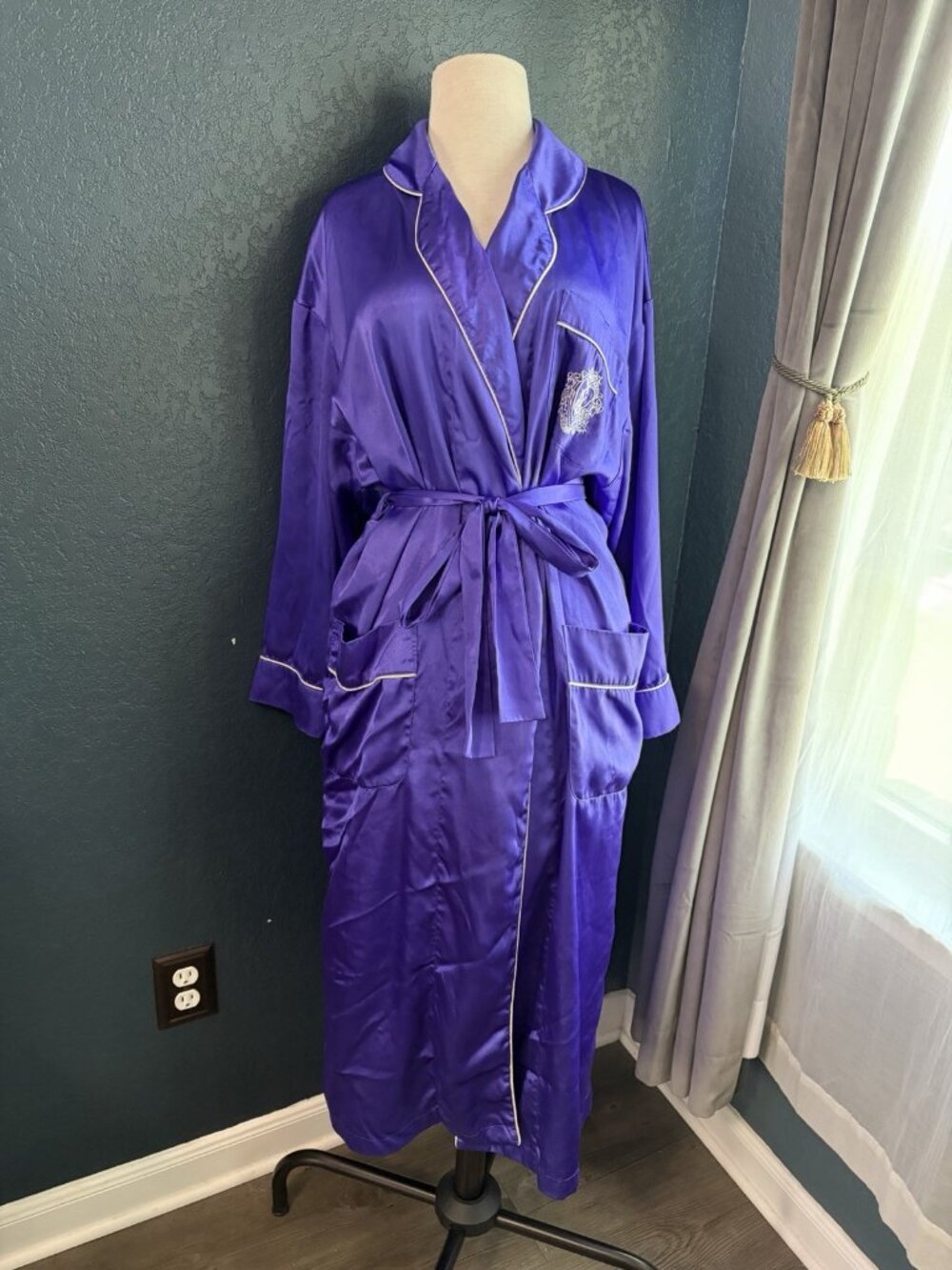 Purple Vintage Victorias Secret Gold Label Robe Sz Small White Piping